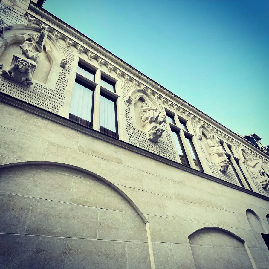 Charme De L'Ancien Pour Cet Appartement Entierement Renove Dans L'Hypercentre De Reims Luaran gambar
