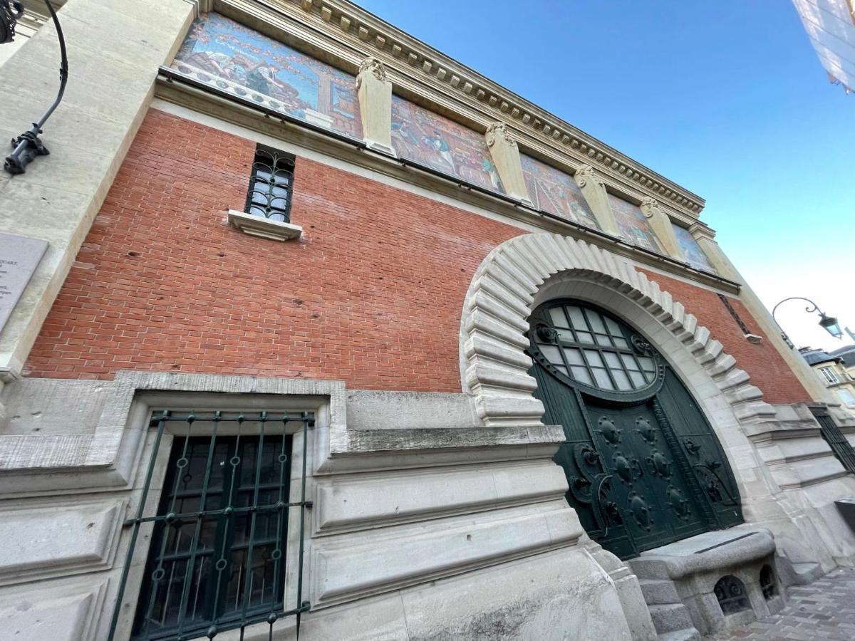 Charme De L'Ancien Pour Cet Appartement Entierement Renove Dans L'Hypercentre De Reims Luaran gambar