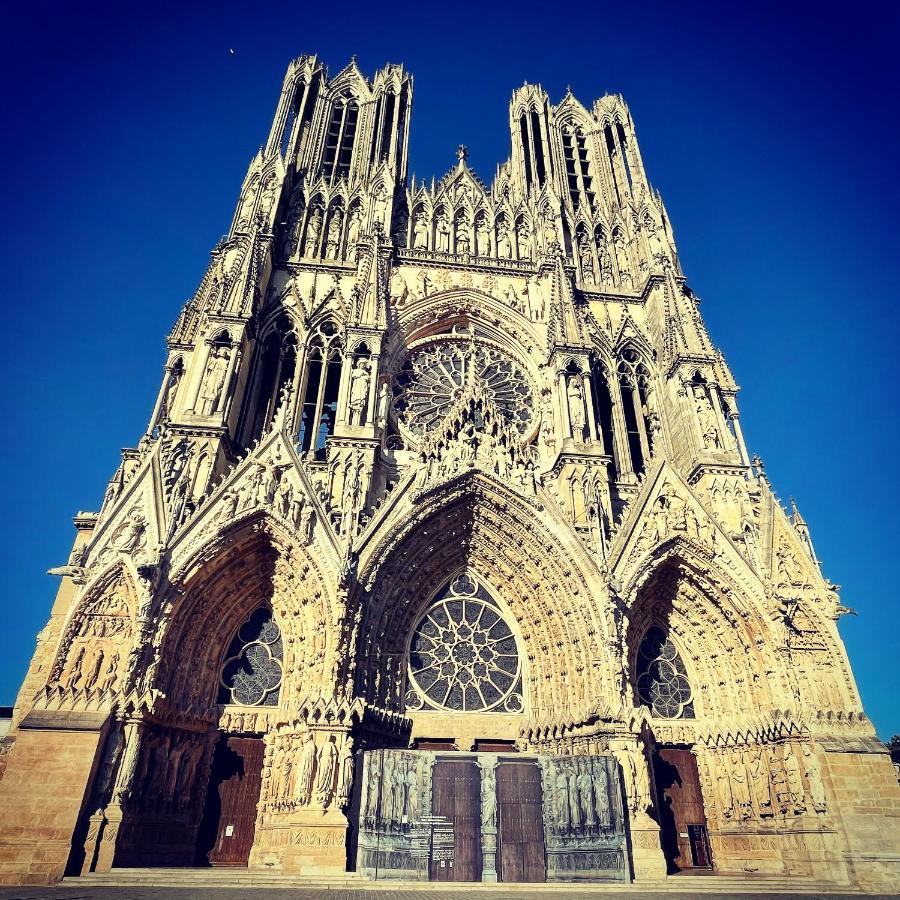 Charme De L'Ancien Pour Cet Appartement Entierement Renove Dans L'Hypercentre De Reims Luaran gambar