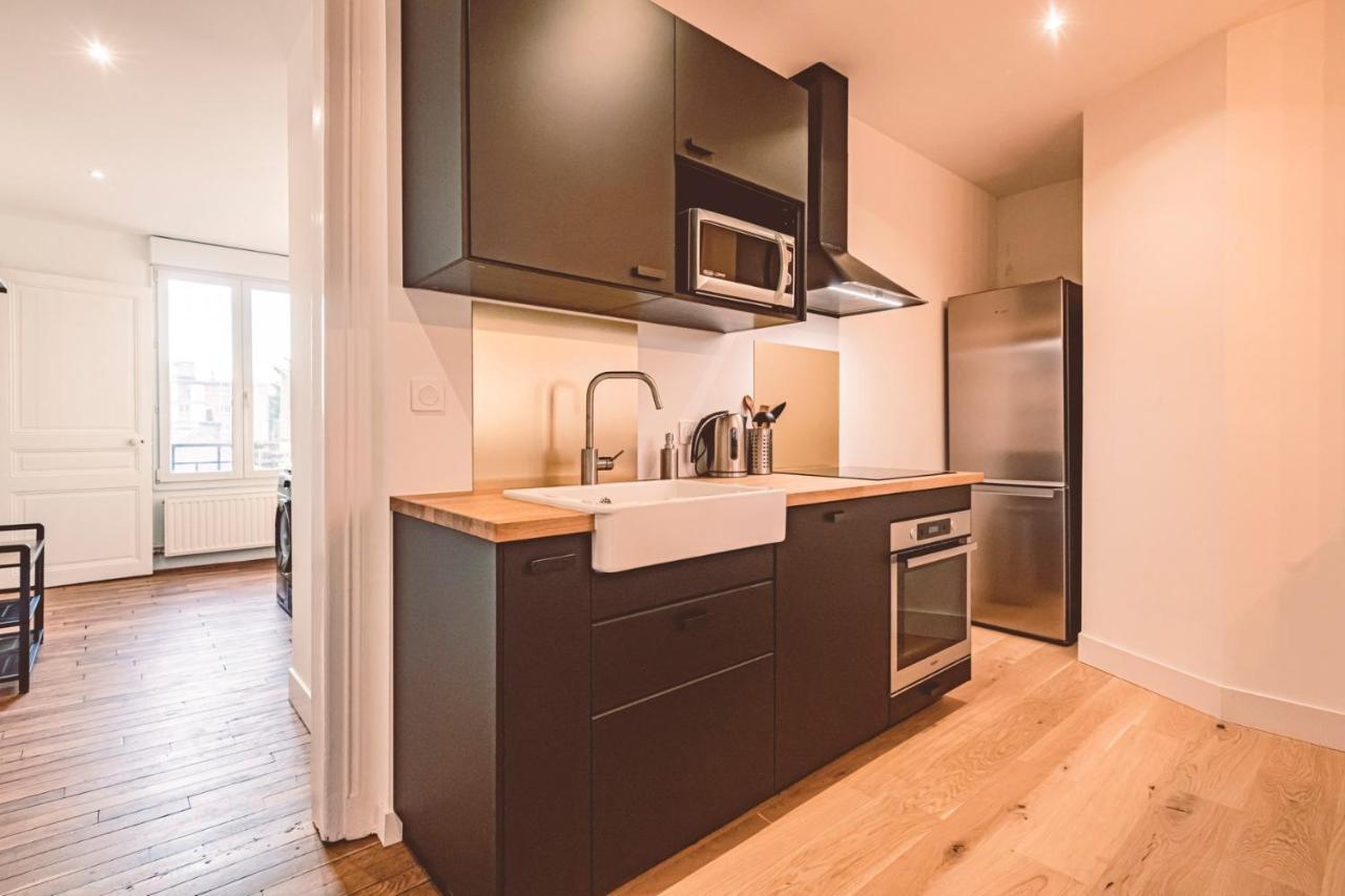 Charme De L'Ancien Pour Cet Appartement Entierement Renove Dans L'Hypercentre De Reims Luaran gambar