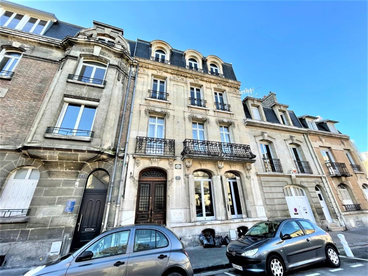 Charme De L'Ancien Pour Cet Appartement Entierement Renove Dans L'Hypercentre De Reims Luaran gambar