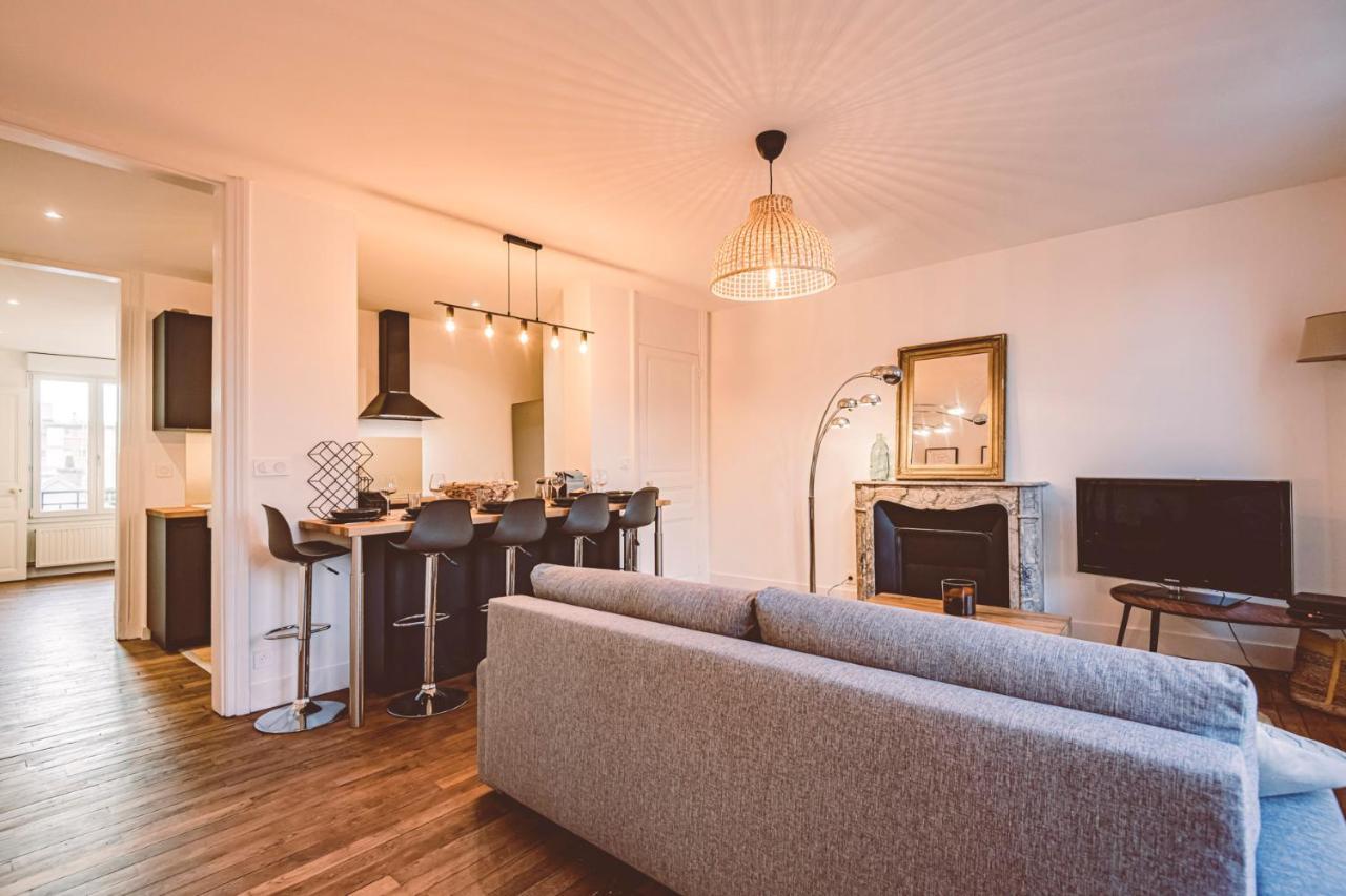 Charme De L'Ancien Pour Cet Appartement Entierement Renove Dans L'Hypercentre De Reims Luaran gambar