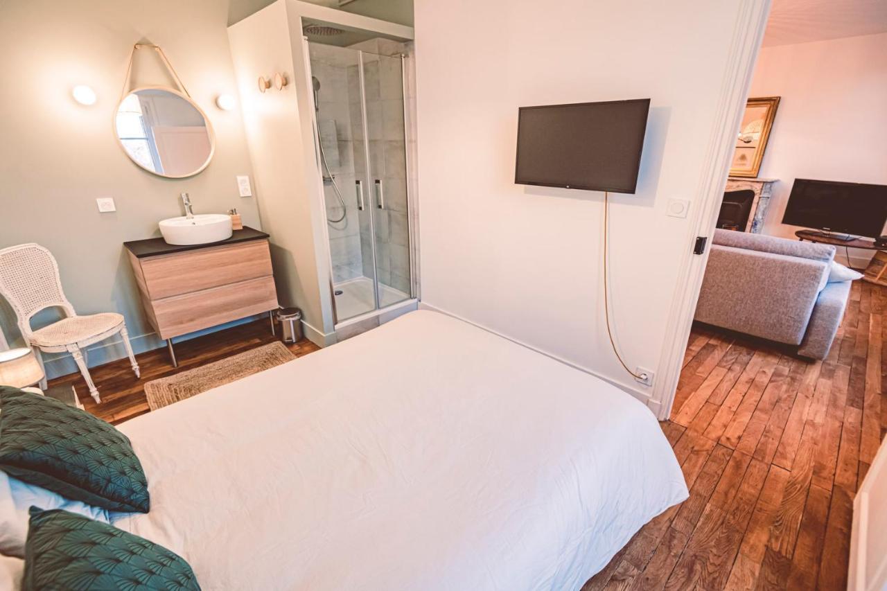 Charme De L'Ancien Pour Cet Appartement Entierement Renove Dans L'Hypercentre De Reims Luaran gambar